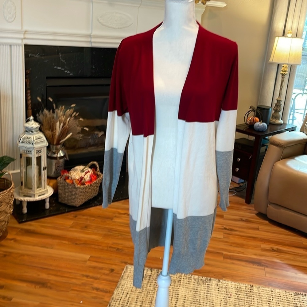 Woman’s mid-length cardigan